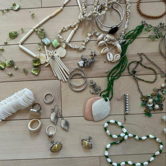 Mermaidcore Jewelry Bundle 01 – Green Earthy Shell Mix Lot - Picture 5 of 6